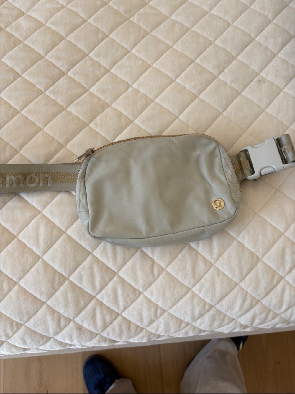 lululemon athletica light gray/cream waist bag